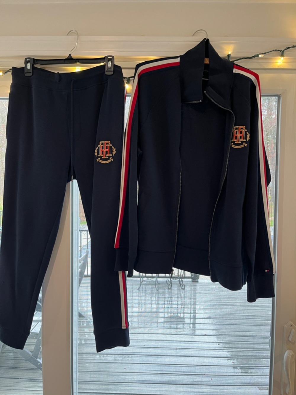 Tommy Hilfiger Navy Sweatpants Sweatshirt Track with Embroidered Crest